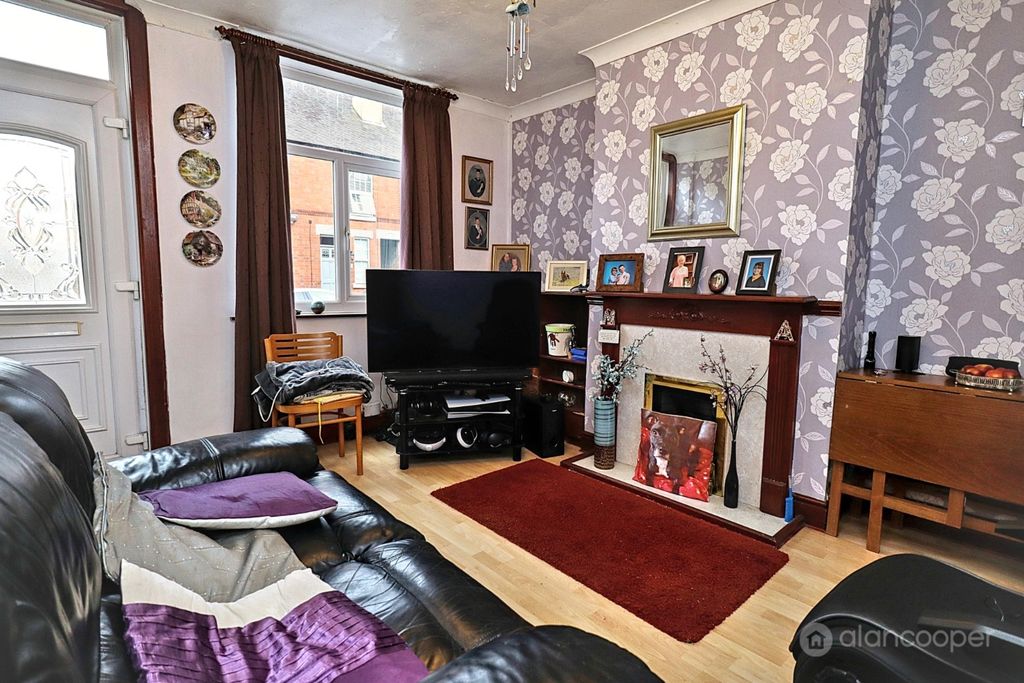 Property photo 3 of 17 4988164