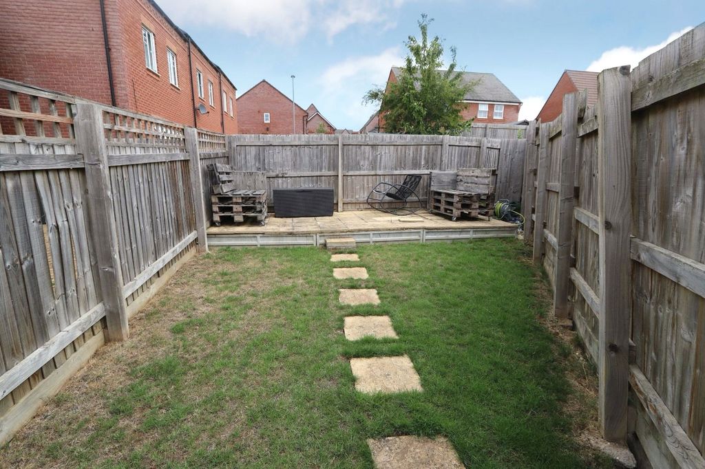 Property photo 2 of 11 Garden