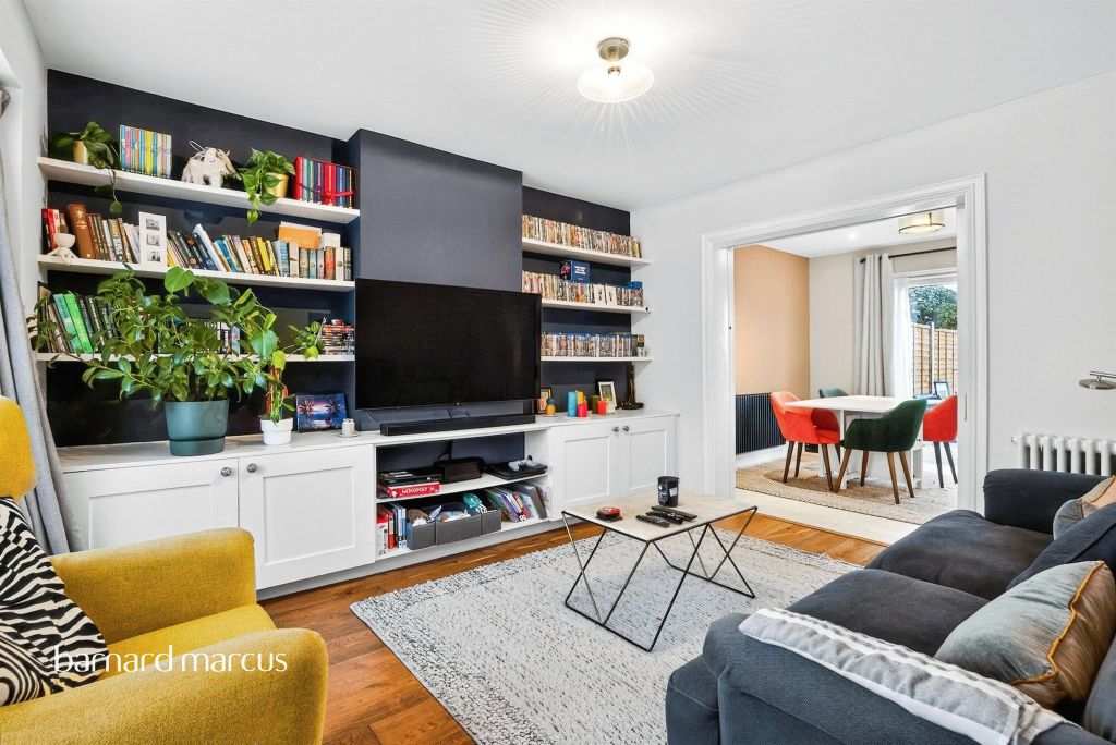 Property photo 1 of 20 Living Room