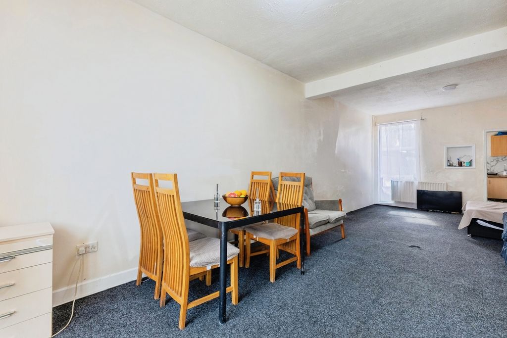 Property photo 3 of 18 Pbox-Img.Jpg