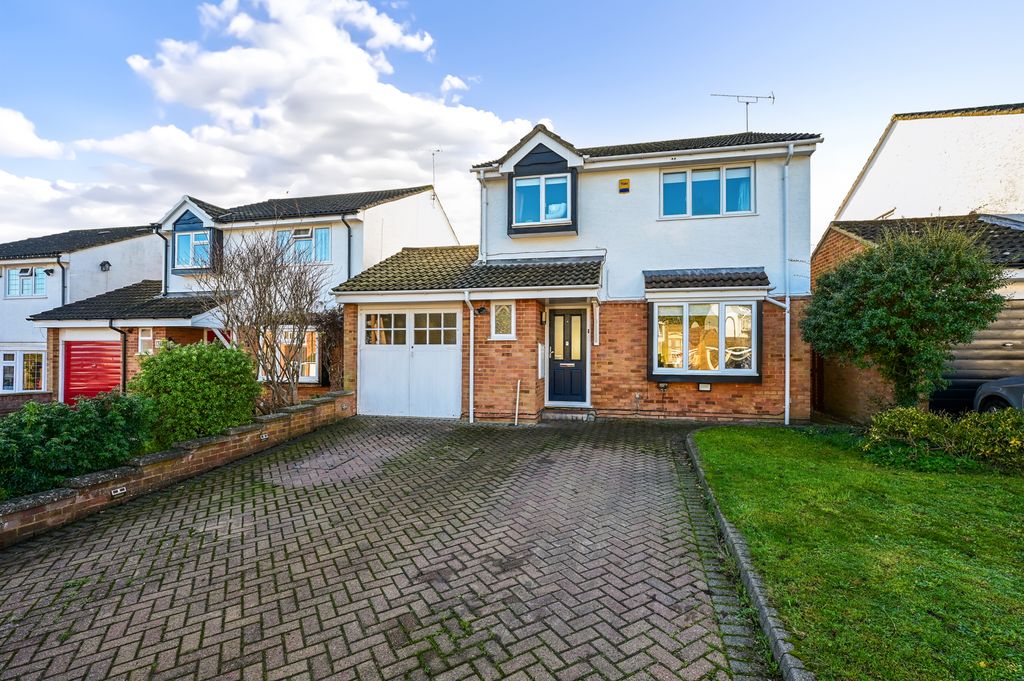 Property photo 1 of 10 4 Shelley Walk (9)