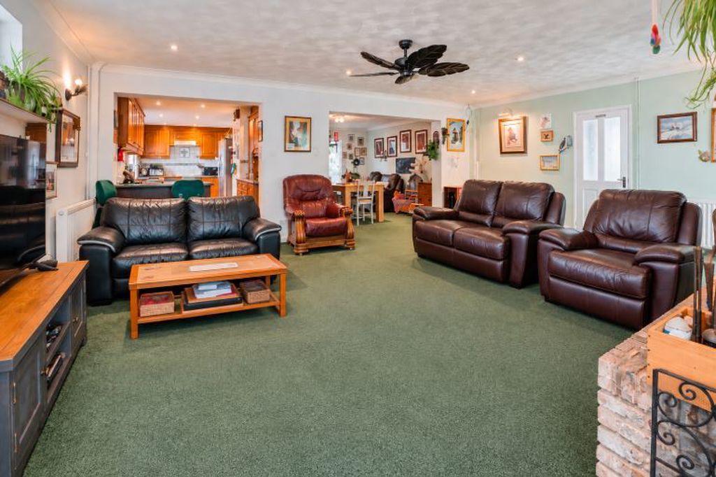 Property photo 3 of 11 Photo 3