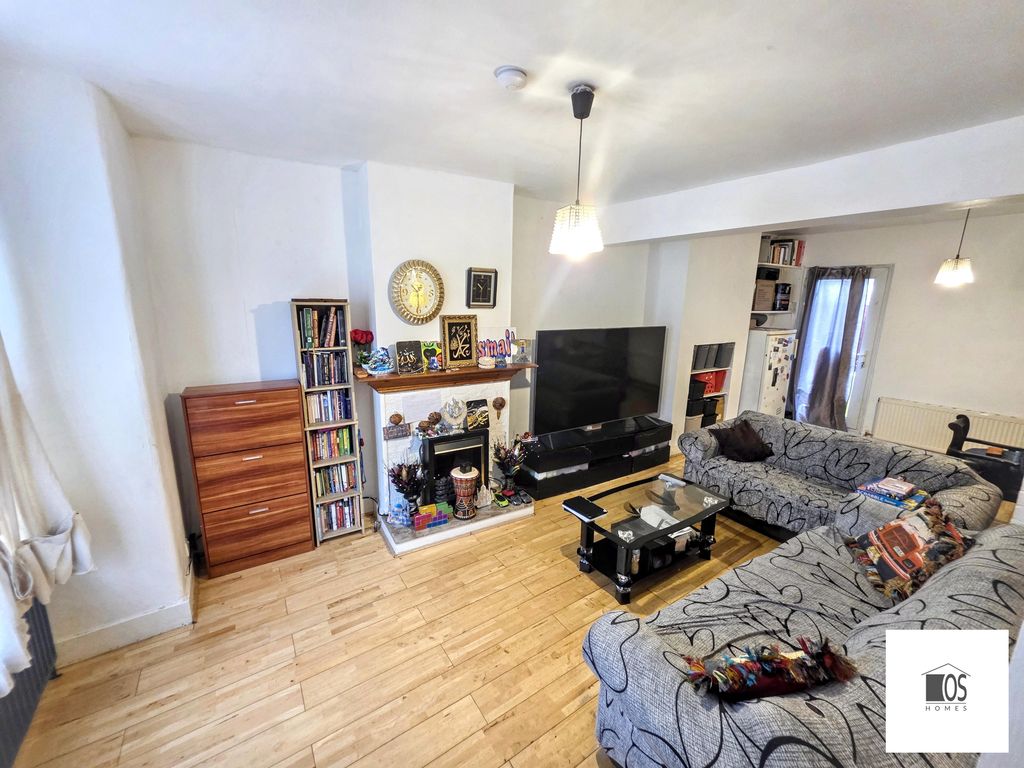 Property photo 3 of 18