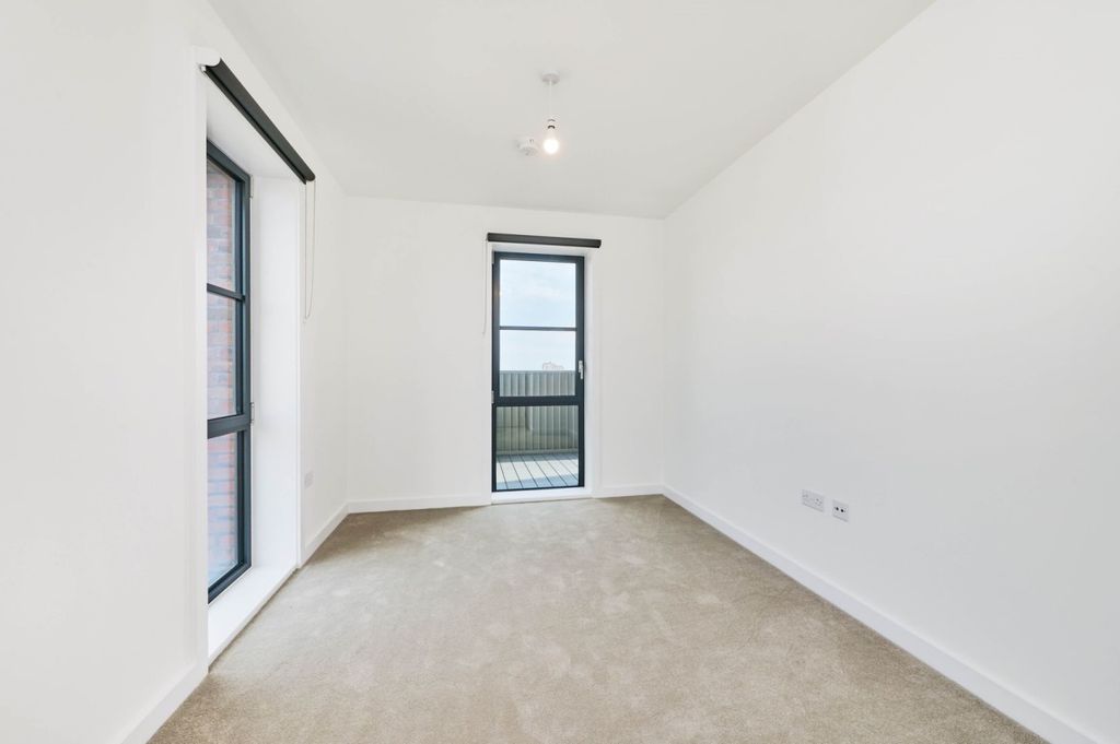 Property photo 2 of 16 Kfh_-_Transport_Hous