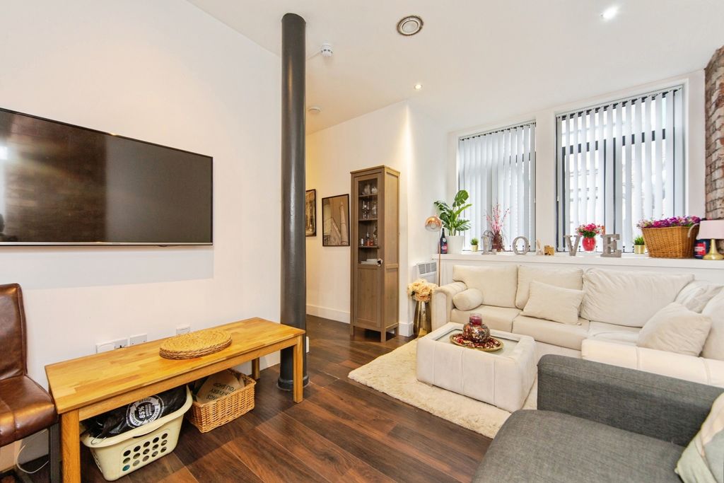 Property photo 3 of 17 Pbox-Img.Jpg