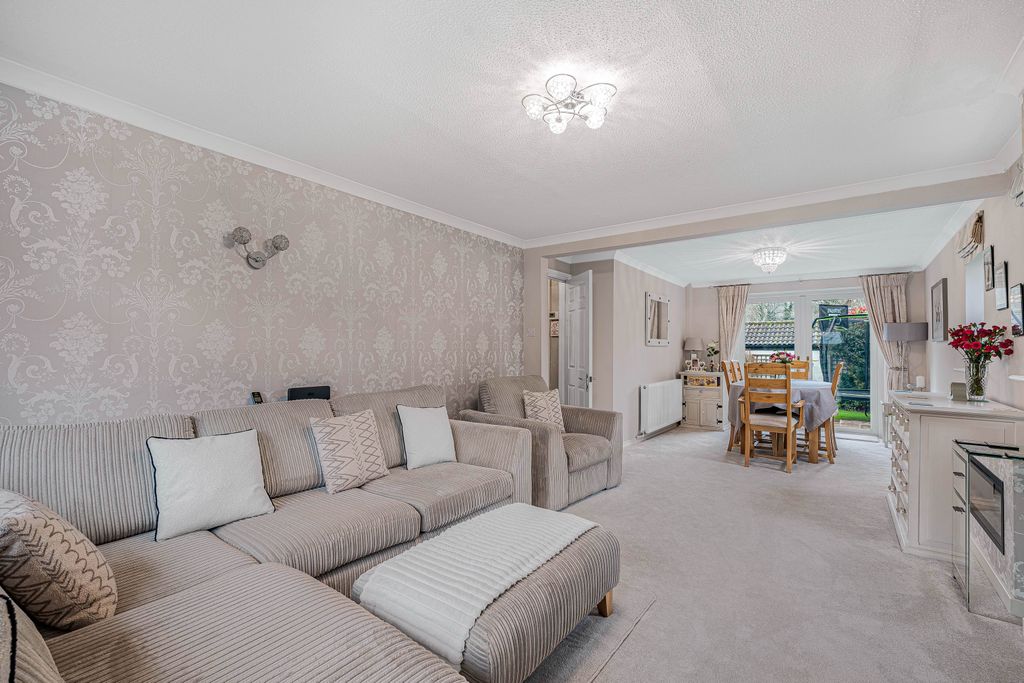 Additional image 11 of 4 bed detached house for saleWillowdale Close, Stroud, Hampshire GU32