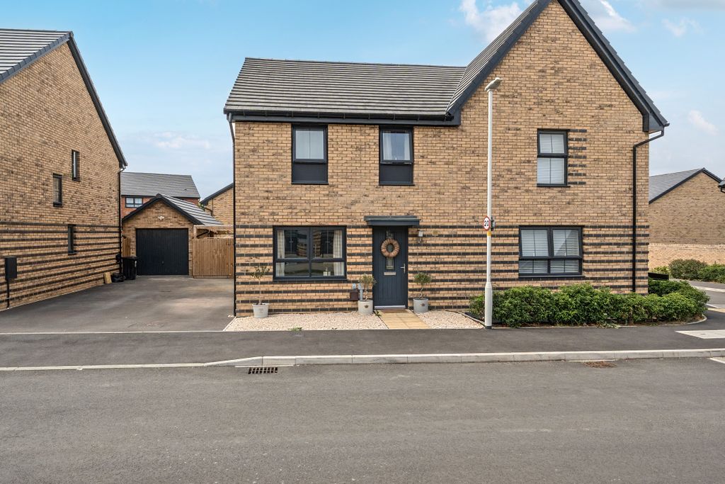 Property photo 1 of 19 1482068216A4250875979d