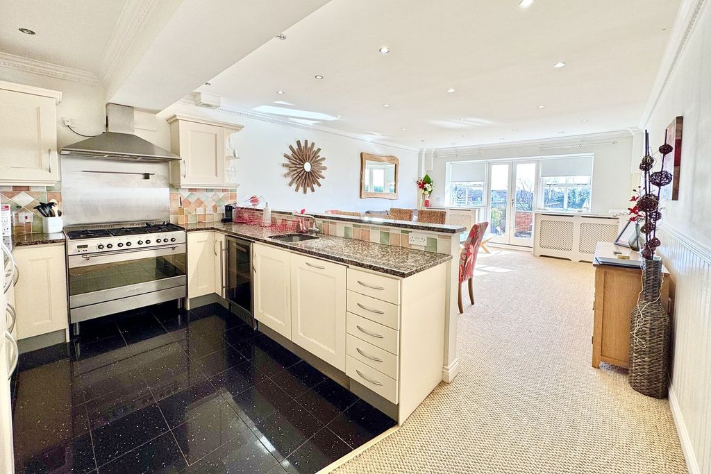 Property photo 3 of 26