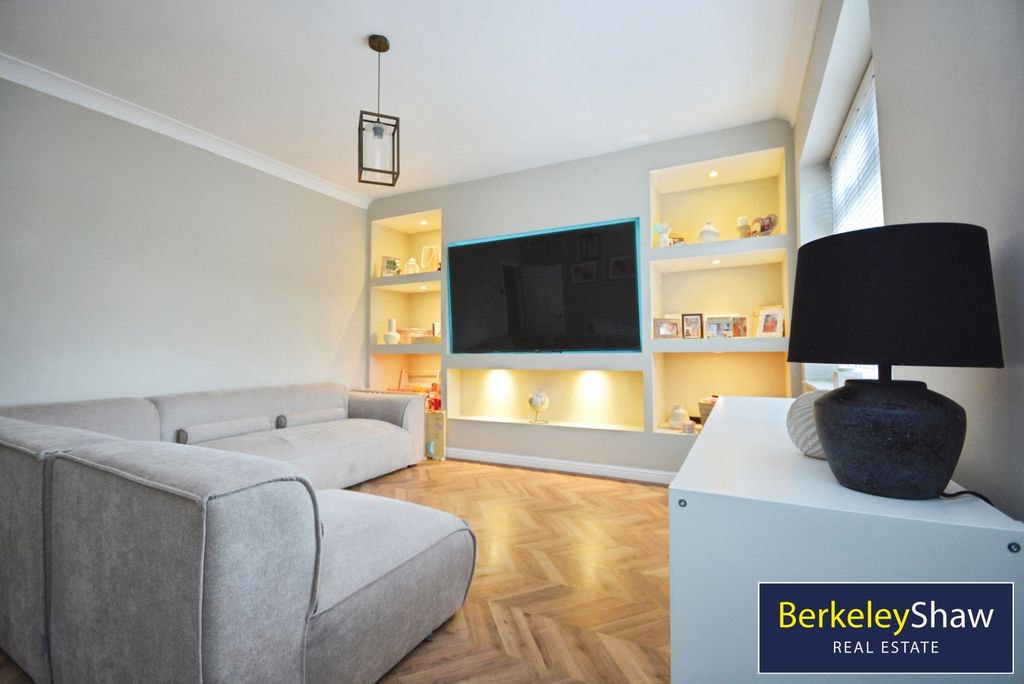 Property photo 2 of 17 Living Room