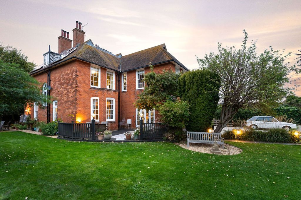 Property photo 1 of 25