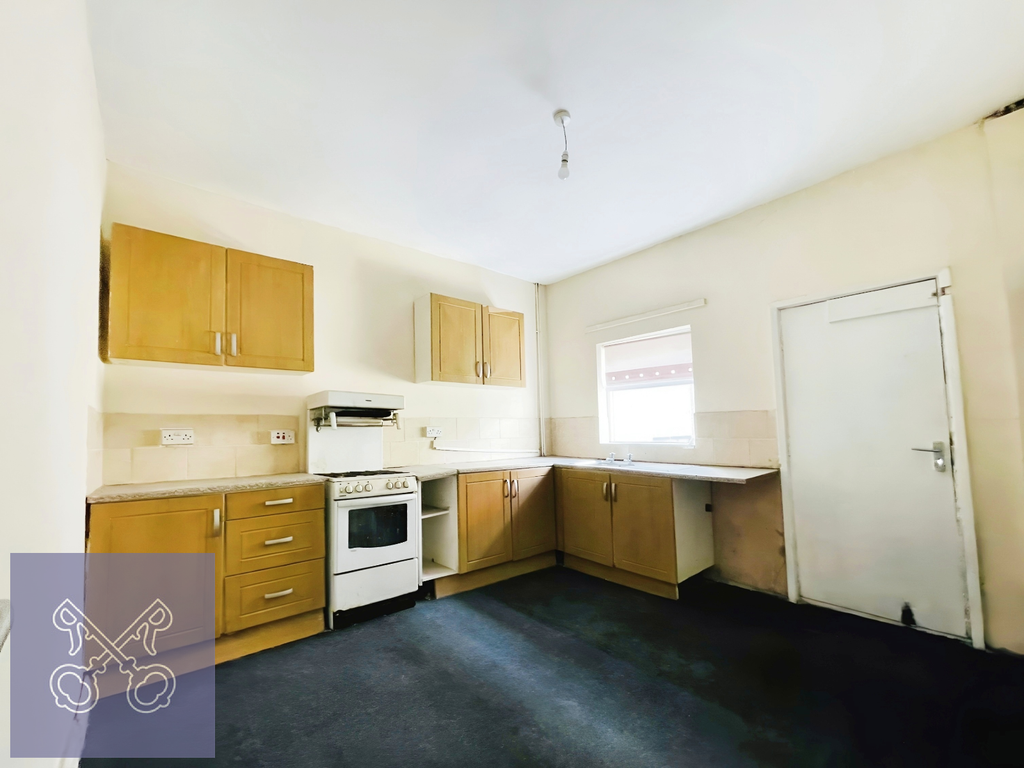 Property photo 3 of 16 Kitchen