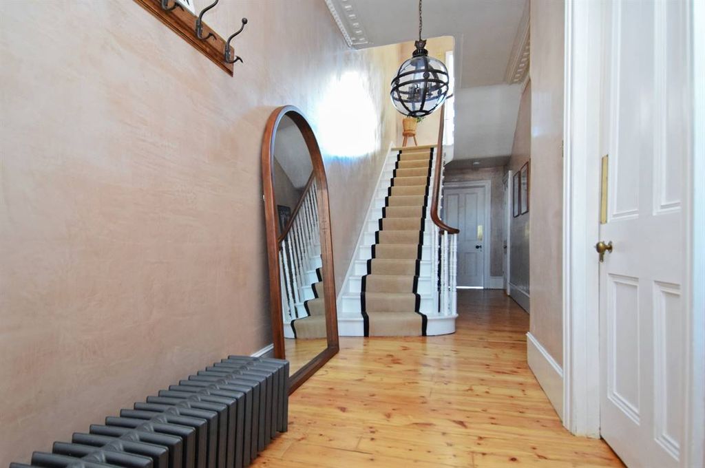Property photo 2 of 40