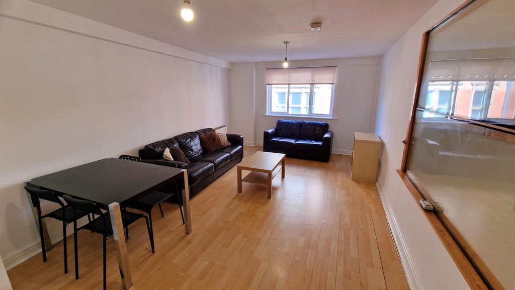 Property photo 2 of 40 Living Room