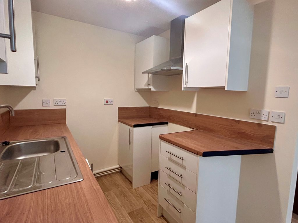 Property photo 3 of 7 Kitchen 2