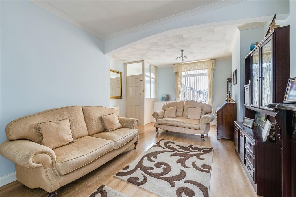 Property photo 3 of 21 Lounge Diner.Jpg