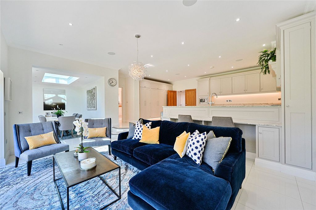 Property photo 3 of 44 Picture No. 16