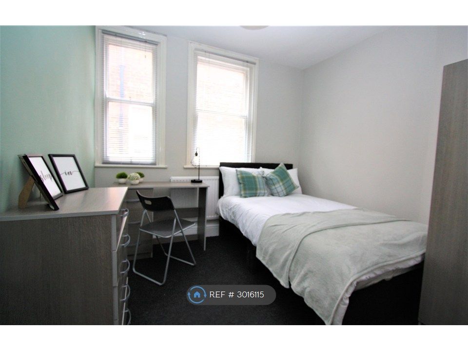 Property photo 1 of 9 Room 6