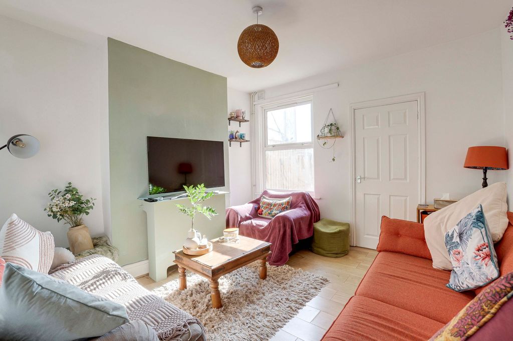 Property photo 3 of 16