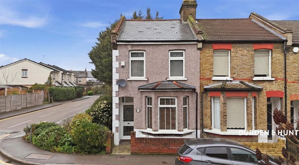 Property photo 1 of 26 Nightingale Lane