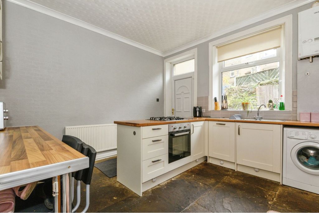 Property photo 3 of 19 Kitchen/Dining Room