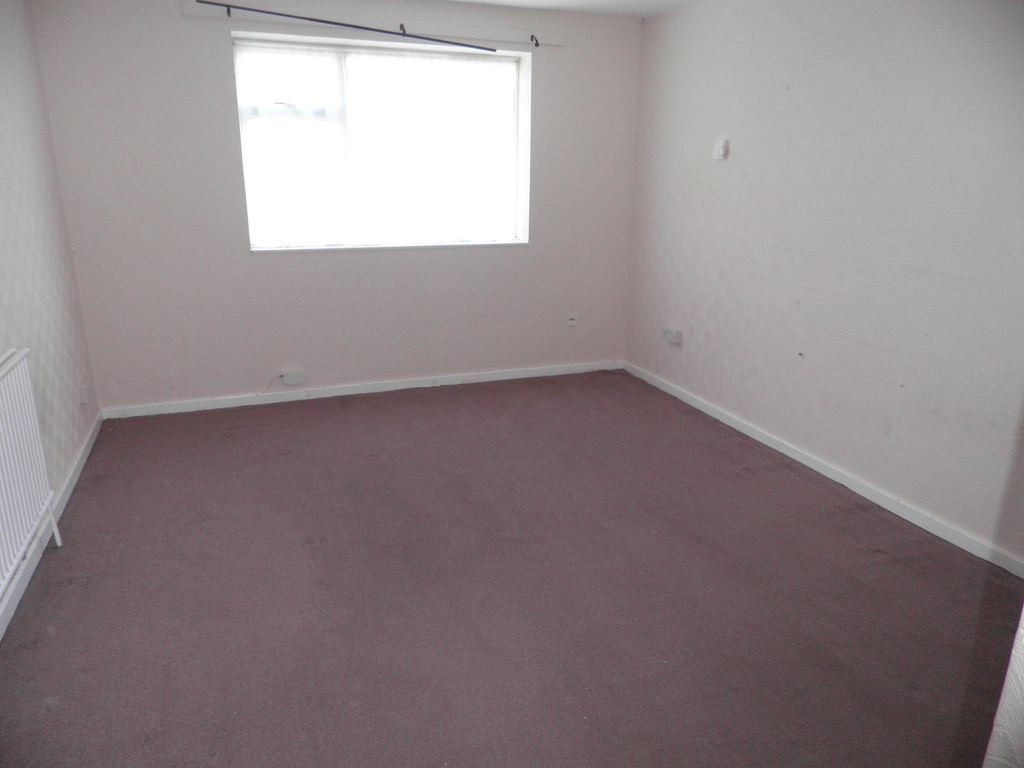 Property photo 2 of 4 Living Room