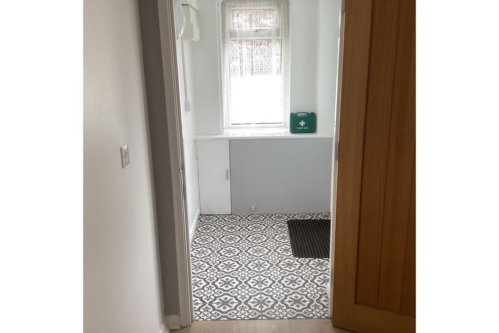Property photo 2 of 18 Entrance Porch