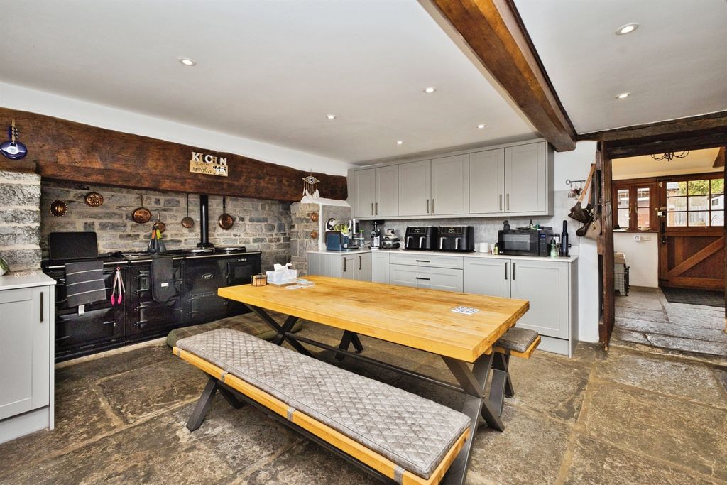 Property photo 3 of 33
