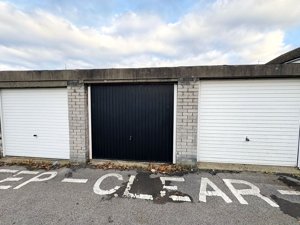 Property photo 2 of 18 48407881-1003-4E5E-822E-1354F392Ae38