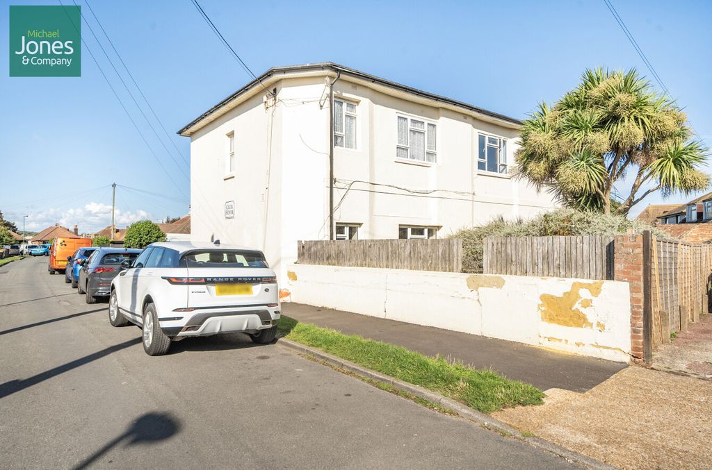 Property photo 1 of 9 External