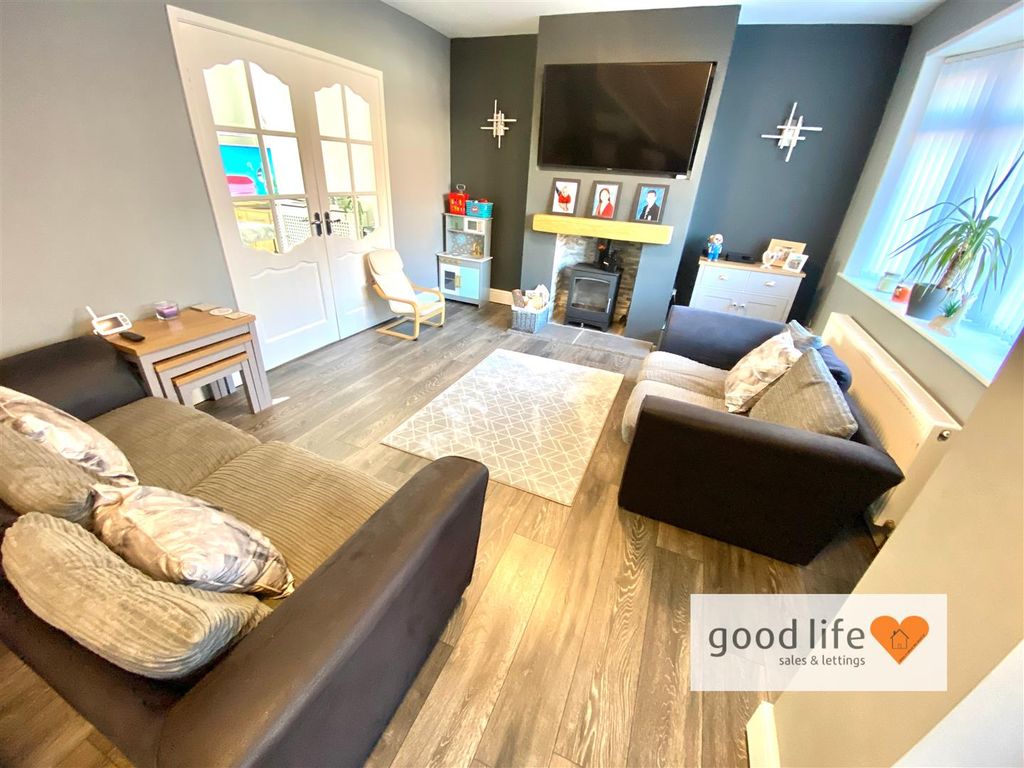 Property photo 2 of 15 20250118_120605338_Ios40Lyngrove.Jpg