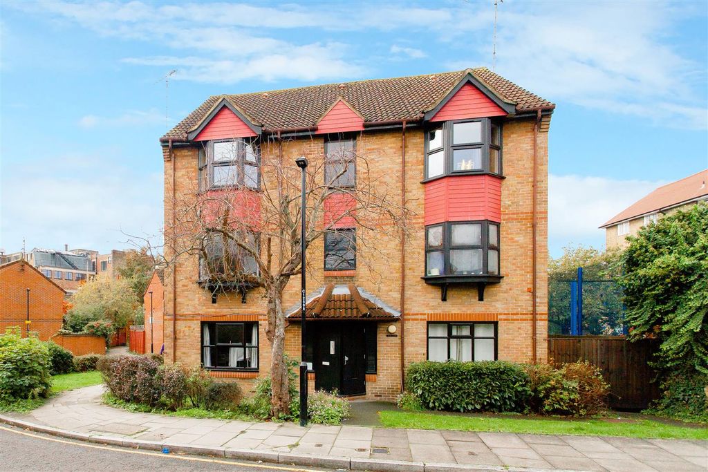 Property photo 1 of 15 Coopers Close