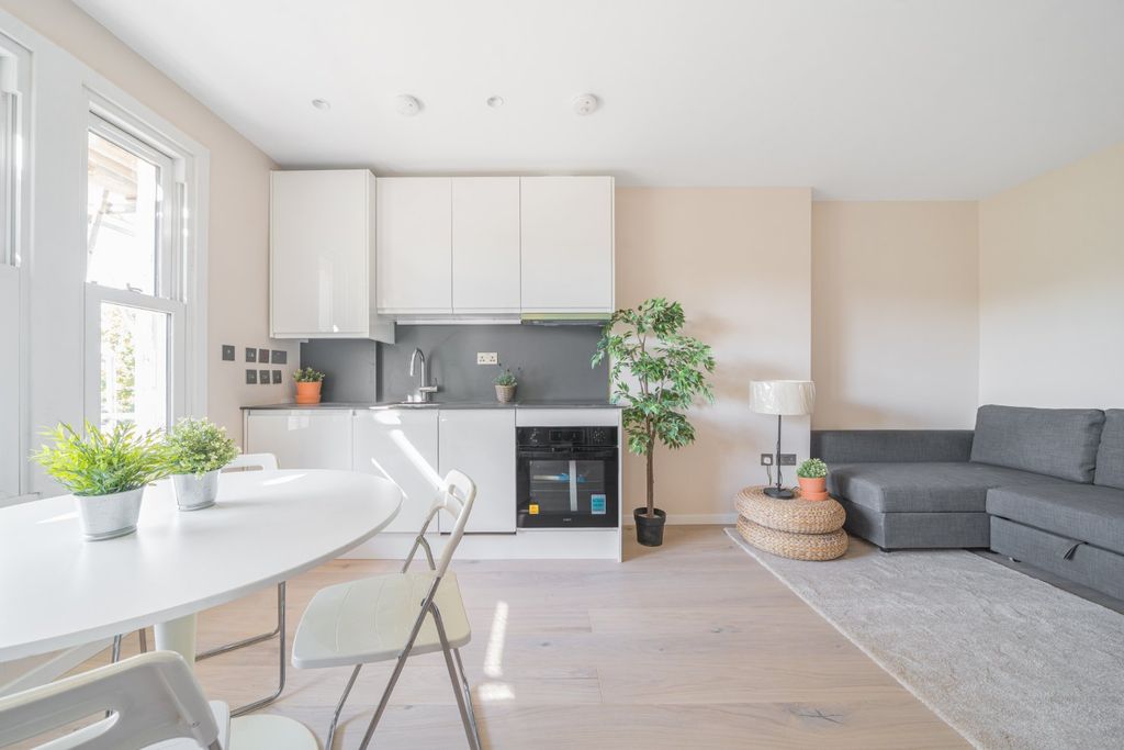 Property photo 3 of 10 Picture No. 03