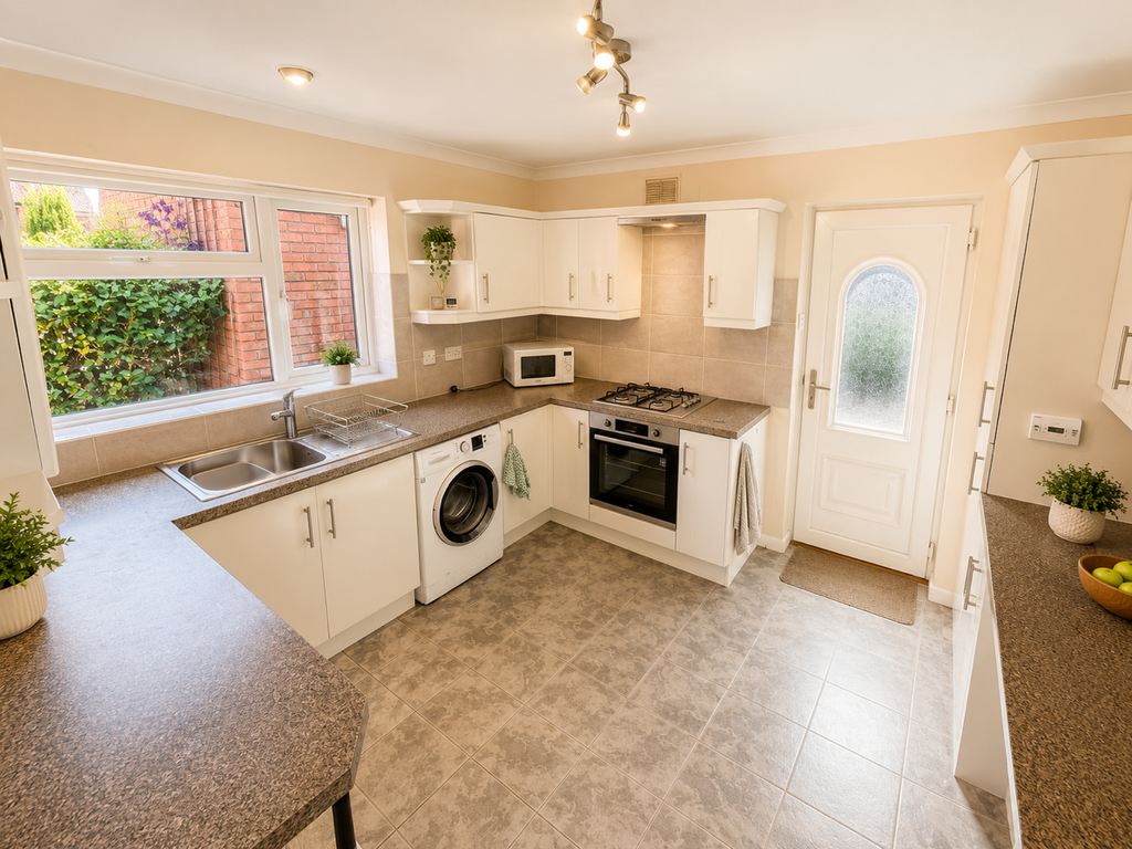 Property photo 3 of 17 94A5F787-22Cf-445A-9179-E5C308Df06E6