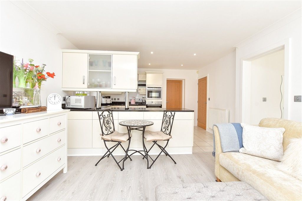 Property photo 3 of 19 Kitchen/Breakfast Room