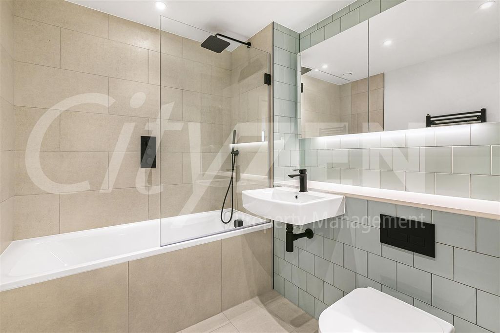 Property photo 3 of 34 Bathroom