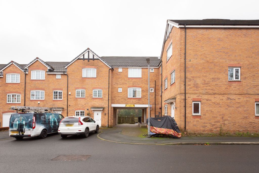 Property photo 2 of 17