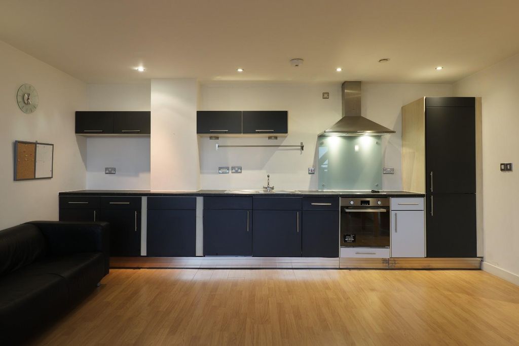 Property photo 3 of 16 Kitchen