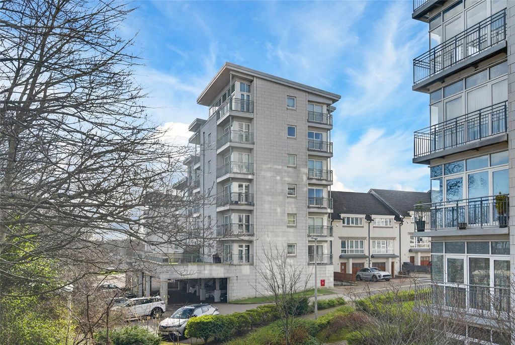 Property photo 2 of 10 25 Rubislaw Drive 2