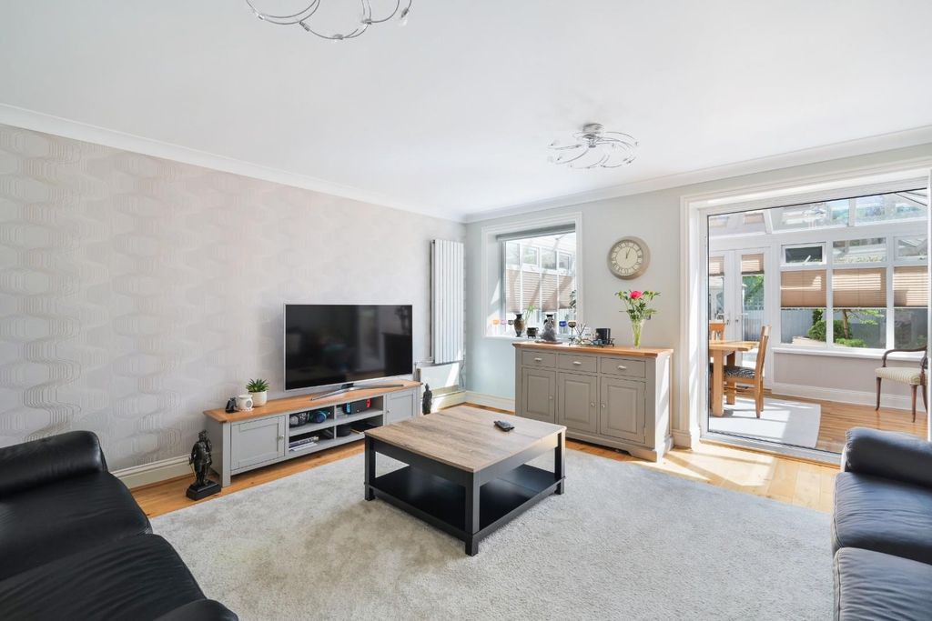 Property photo 2 of 14 Buckland Road