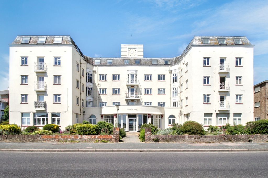 Property photo 1 of 10 Flat 9B Oulton Hall, 79 Marine Parade East, Clacton-On-Sea, Co15 6Ju