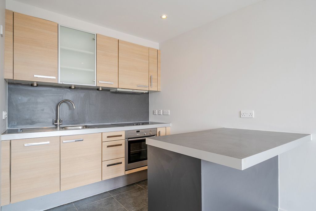 Property photo 2 of 17 1469543-8-6A1d6c4...