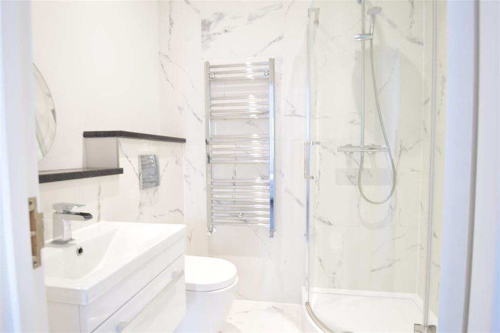 Property photo 2 of 6 Bathroom