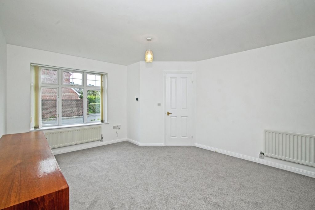 Property photo 2 of 17 Photo