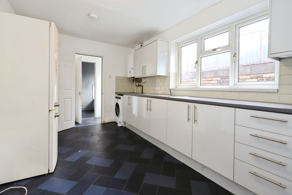 Property photo 3 of 20 Pbox-Img.Jpg