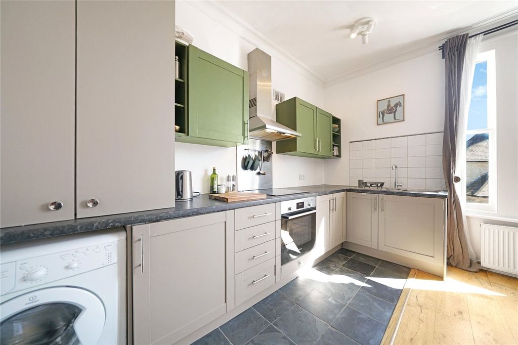 Property photo 2 of 16 Picture No. 12