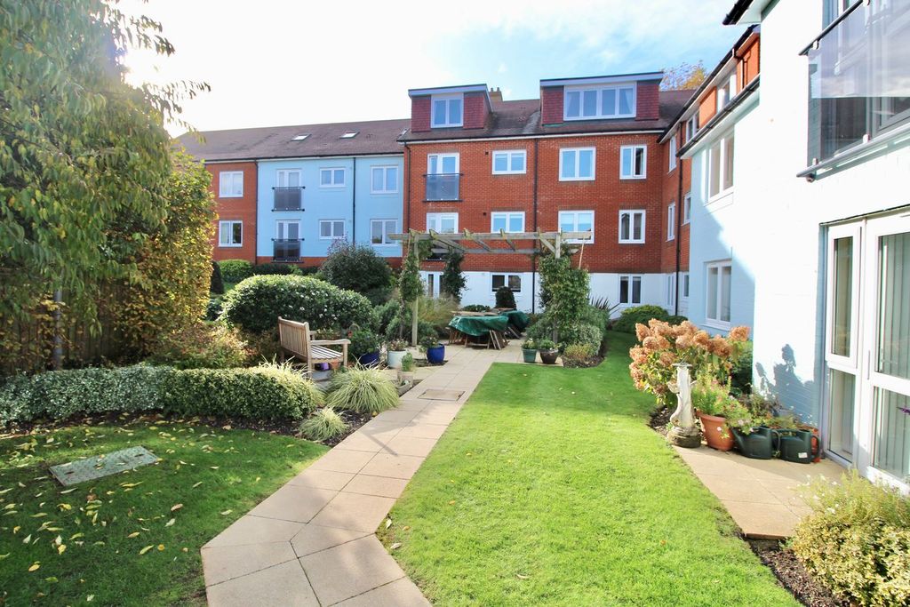 1 bed property for saleNorth Close, Lymington SO41