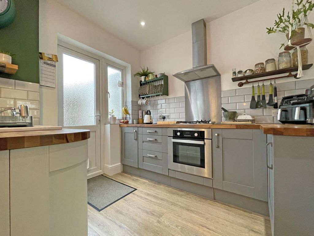 Property photo 3 of 22 Langhill Road 40 - Kitchen.Jpg