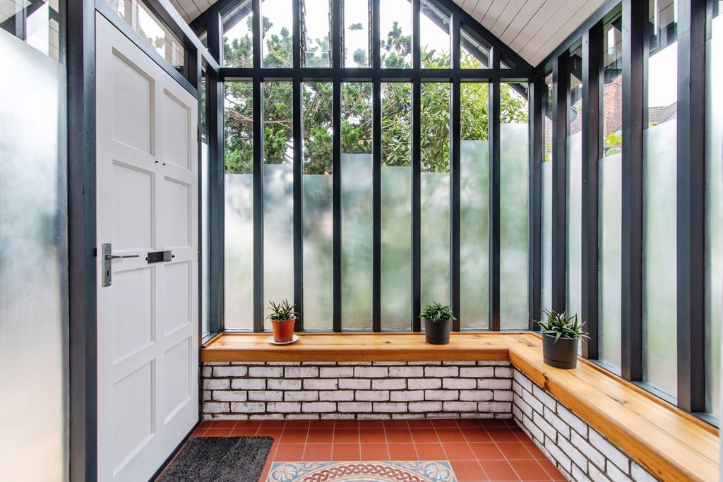 Property photo 3 of 20 Entrance Porch