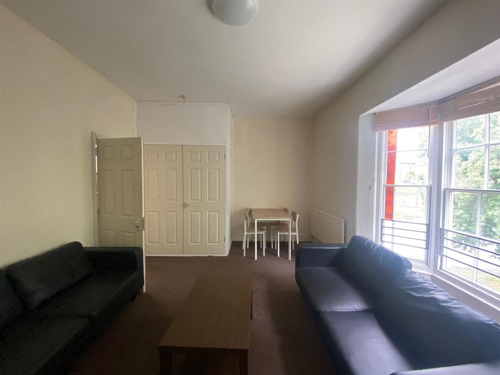 Property photo 3 of 11 Lounge.Jpg