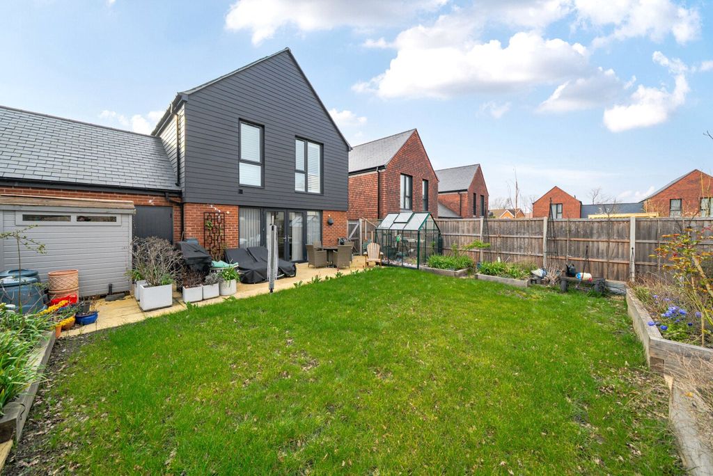 Property photo 2 of 20 Picture No. 11